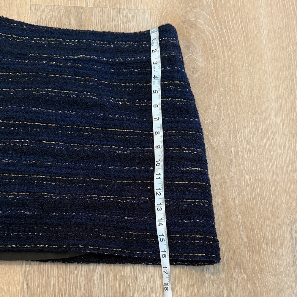 LOFT Navy Textured Mini Skirt with gold foil Size 2 lined zipper side - Picture 3 of 10
